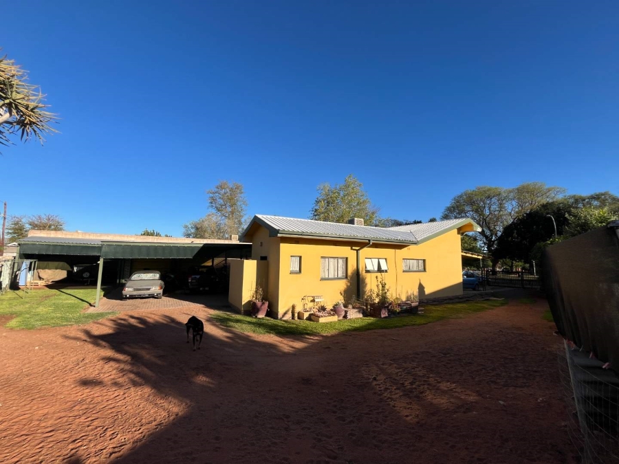 5 Bedroom Property for Sale in Die Rand Northern Cape
